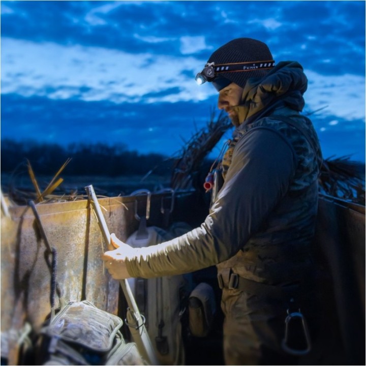Latarka diodowa Fenix HM60R - czołówka czarna