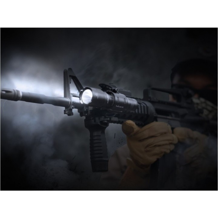 Latarka diodowa Fenix TK11 TAC