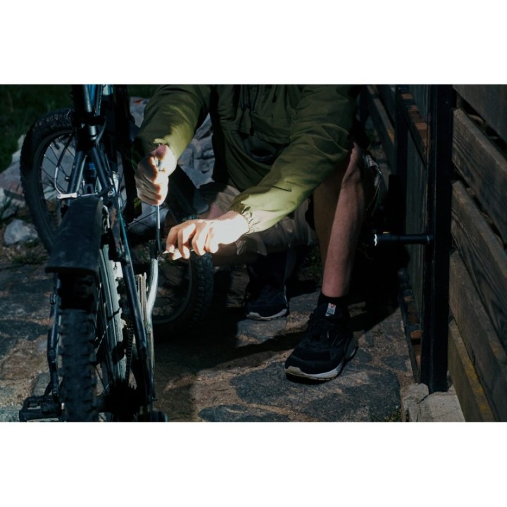 Latarka akumulatorowa Armytek Prime C2 Pro V4 Magnet USB 2400lm Zimny